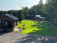 Lake front private Bunkies …accommodates 6 people!