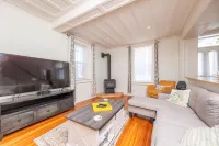 Stunning 5-Bedroom Historic Home in Southampton - steps to the beach! Hotels in Southampton