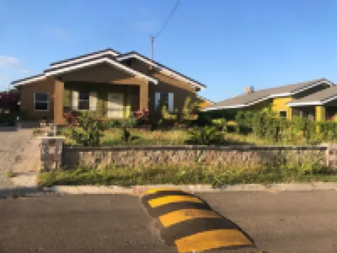 Kick back and relax in this calm, stylish space, Stuated in Falmouth, Jamaica. โรงแรมใน