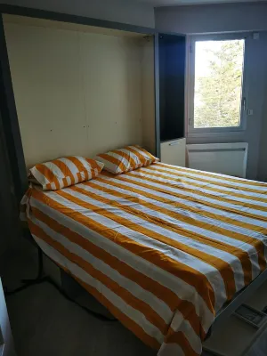 Charming studio 33m2 fully equipped building facing the sea only 30m from the sea