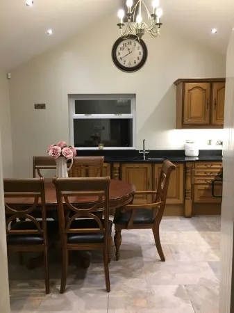 Ballintoy old school house - full of Irish charm and character Отели рядом с достопримечательностью «Подвесной веревочный мост»