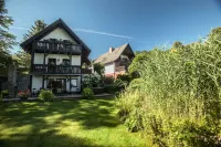 Apartment Bellevue in a chalet on Lake Sader Hotels in Buckow