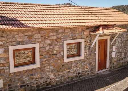 Delightful 1-bedroom house in Sertã Отели в г. Сертан