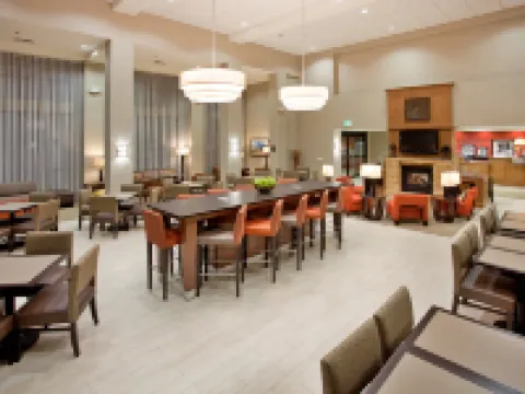 Hampton Inn & Suites Phoenix Glendale-Westgate Hotels in Glendale