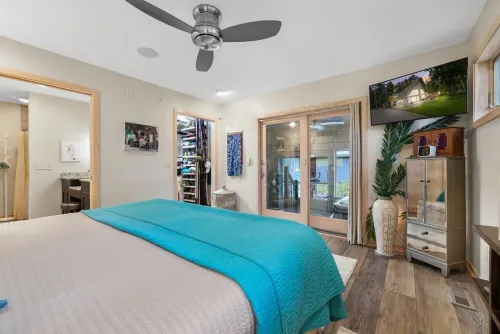 LAKEFRONT HOME w BEACH @ HIGGINS LAKE !