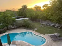 Peaceful river views/Guadalupe access/Swimming Pool/2 bed 2 bath/Sleeps 6