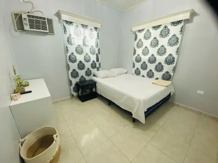 Charming 3-bedroom pool house  with AC, WiFi in enchanting Tela