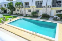 Vacation Lovers Blue Water Paradise: 2-bedroom condo with AC, WiFi in Freeport
