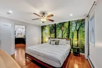 Poconos Idyllic Lakefront House • 12ppl • Gameroom • Hot Tub • Firepit - 4성급