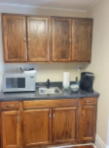 Two bedroom apartment in charming Hendersonville, walk to Main Street.