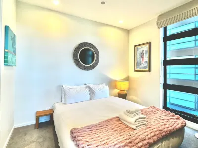 1BR with Balcony Close to Ferry by Zodiak Stays Hotels near Robert Knox Memorial ParkPlayground