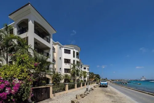 Island Vibes at Elegancia