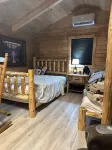 Hana Cabin at Windrock Ridge: Sleeps 5, Pet Friendly, Trail Access