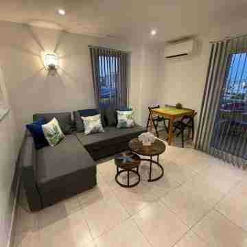 Central 1 Bed Apartment. Close to all amenities. WIFI/POOL/VIEW Others