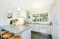 Beautiful Renovated Palm Cottage in fabulous Goolwa Beach