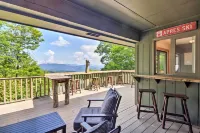 Cabin w/ Fireplace & Mountain Views: 5 Mi to Boone - Wifi