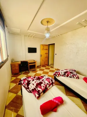 Charming, Bright & Spacious 3 Bedroom Apartment with Terrace, ideally located! Hotels in Cite Al Mohammadi