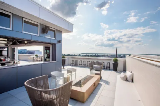 1 Bedroom Luxury Bi-Level Condo in Downtown Buffalo - Rooftop Bar, Bowling Alley