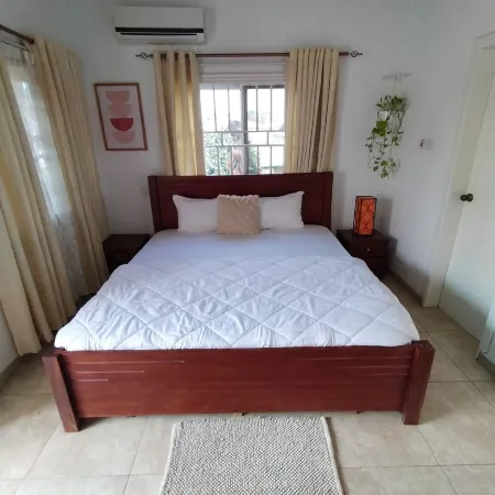 Charming 1-bedroom apartment with AC, WiFi and 24/7 power supply in  Adenta Отели в г. Адента Мунисипалити