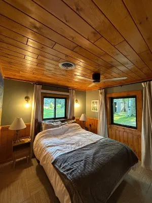 Rustic-Modern Lake Huron Retreat: 3BR Sleeps 10, Sandy Beach in Tawas / Au Gres!