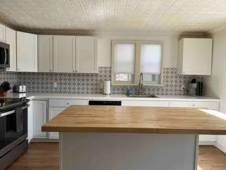 New Reno! Downtown Winooski-Parking. Pet friendly!