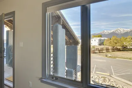 Downtown condo with Mt. Princeton view Отели рядом с достопримечательностью «Elephant Rock campground»