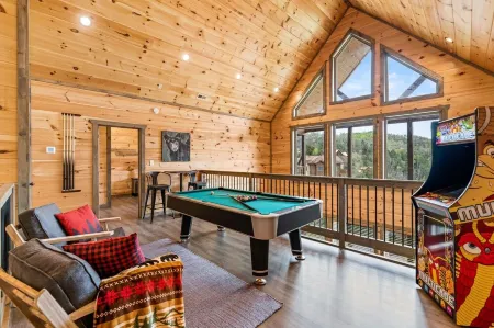 Luxury/Cozy SMOKY MTN GETAWAY Cabin-Location-View-HotTub+more