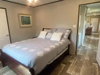 New Cozy 1 Bedroom/Bath Place Only 5 Minutes to Granbury’s Historic Square/Lake