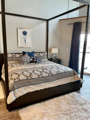 Large water front Discovery Bay home-5 mins to fast Hotels in Discovery Bay