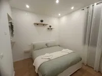 Byron's Holiday House (Ground Floor) Hotels in 