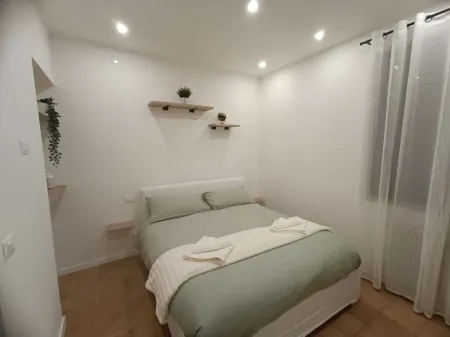 Byron's Holiday House (Ground Floor) Отели рядом с достопримечательностью «Confine di Stato - Valico di Casa Rossa»