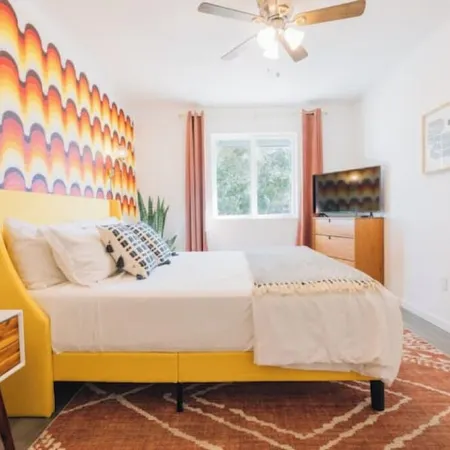 Casa De Colores w/ Arcade, hot tub + more - J Tree