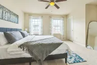 Spacious 4-bedroom townhome in charming Elkridge with WiFi, AC/ Outdoor Playarea Hotels in Elkridge