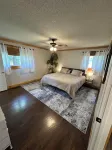 Charming 3-Bedroom Farmhouse on 2 Acres with WiFi and AC in Benton