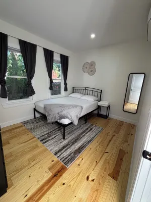 Charming 3-bedroom apartment in superb Schenectady with AC