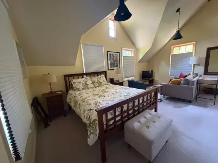 Elegant, private getaway Отели в г. Суортмор