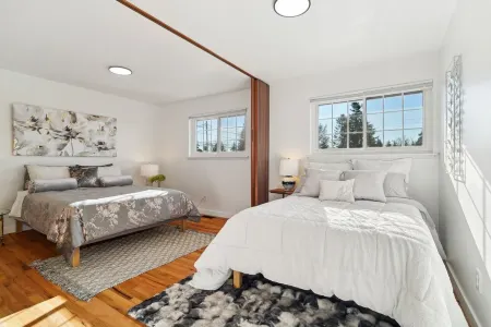 Luxury Retreat near beaches, Only 12 miles to Seattle