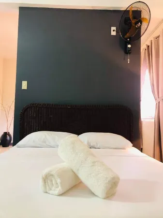 Studio apartment with pool and ocean views .