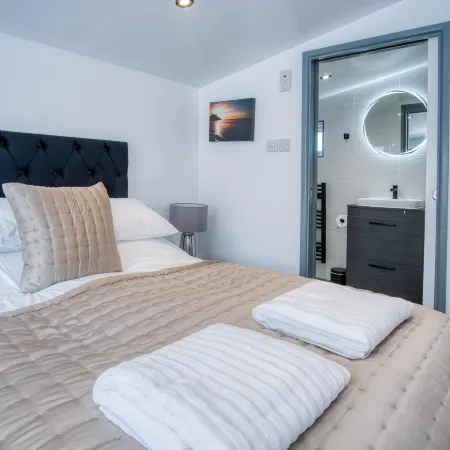 Cedars Lodge - Hot Tub - Penally - Tenby