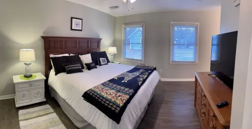 Charming 3-Bedroom Retreat with Waterway Access in Hampstead, NC. Hideaway Haven