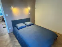 Urban Shelter Hotels in Bondy