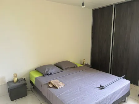 T2 colline la Madeleine near hospital