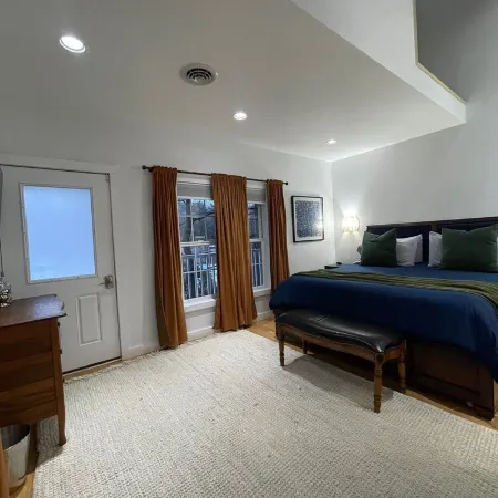 Urban Peak Escape, Lenox, MA Отели в г. Ленокс