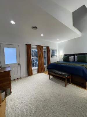 Urban Peak Escape, Lenox, MA