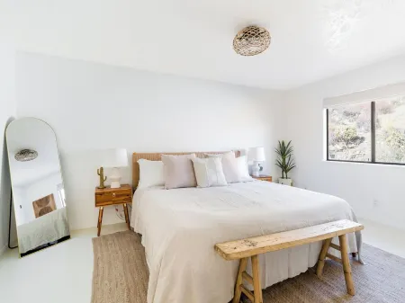 Scenic Mountain View Desert Escape. Located between Palm Springs & Joshua Tree