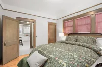 Executive Style Comfort with AC, WiFi in The Dalles