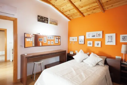 Next to the Cathedral, in the historical center. Apartment ideal for families