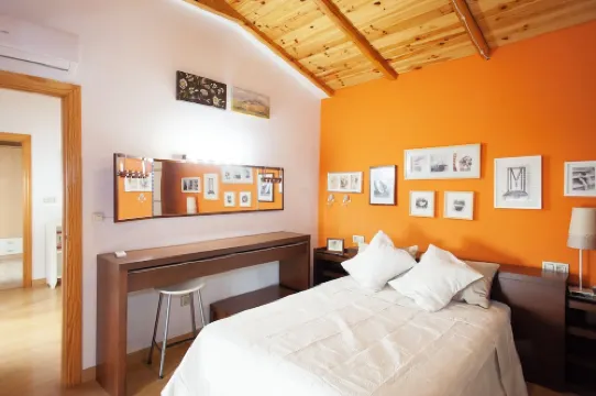 Next to the Cathedral, in the historical center. Apartment ideal for families