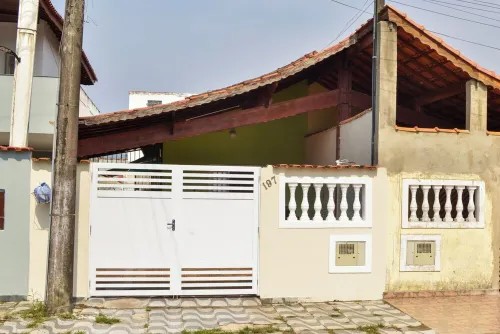 House with swimming pool with LED, waterfall, barbecue, vertical garden