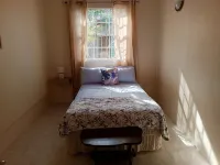 Charming 2-bedroom apartment with WiFi, AC in lovely St David's Hotels in 